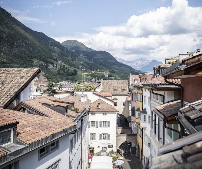 تختخواب و صبحانه Goldenstern Townhouse