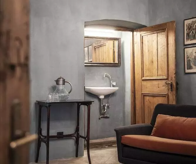 تختخواب و صبحانه Goldenstern Townhouse