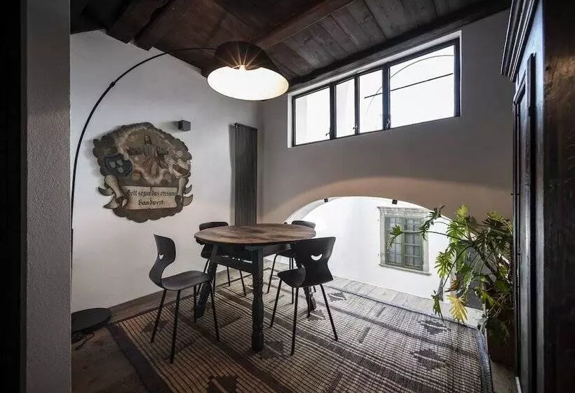 تختخواب و صبحانه Goldenstern Townhouse