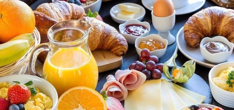 تختخواب و صبحانه Goldenstern Townhouse