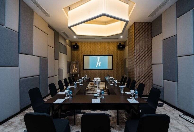 Отель Horison Ultima Bhuvana Ciawi