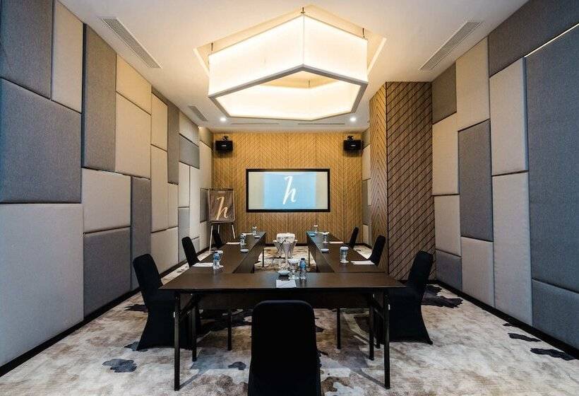 Отель Horison Ultima Bhuvana Ciawi