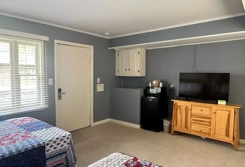 Community Court Motel