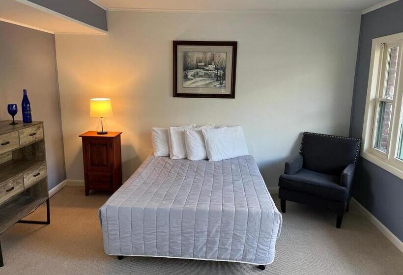 Community Court Motel