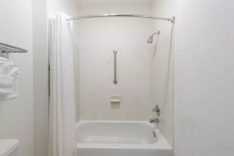 Отель Americas Best Value Inn & Suites Fort Worth South