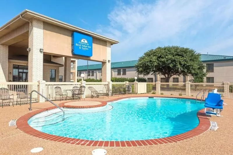 Отель Americas Best Value Inn & Suites Fort Worth South
