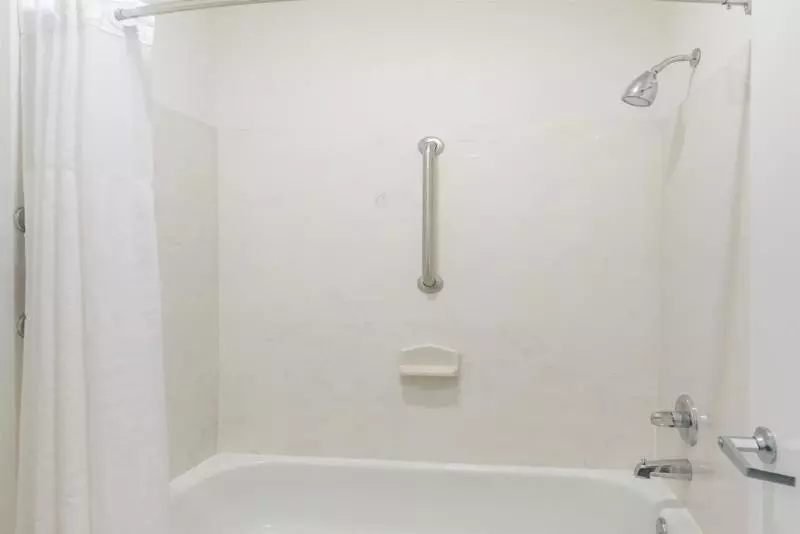 Отель Americas Best Value Inn & Suites Fort Worth South