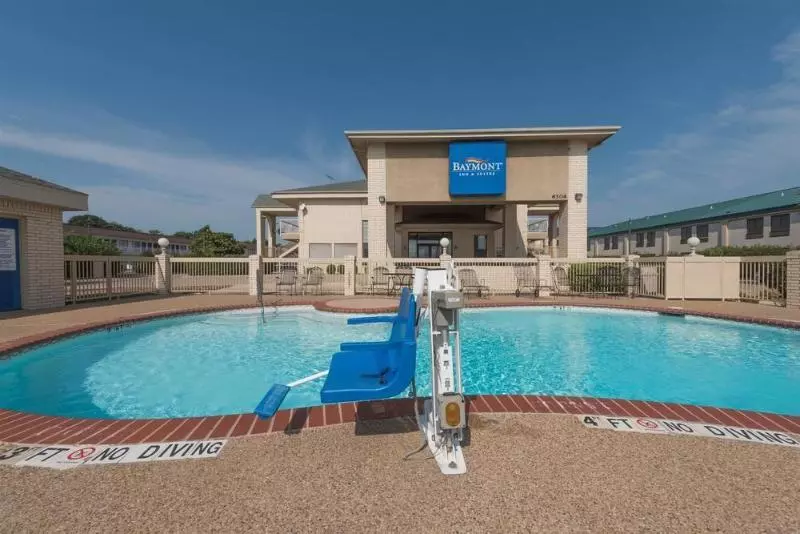 Отель Americas Best Value Inn & Suites Fort Worth South