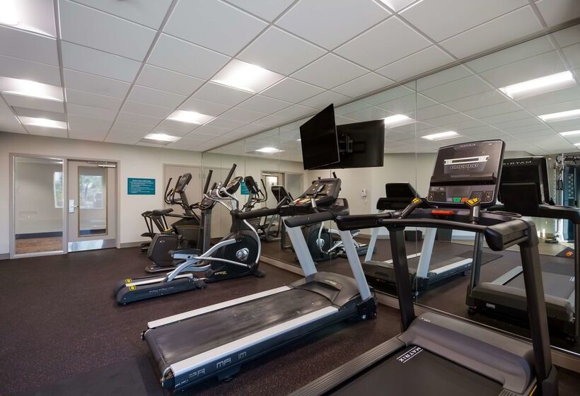 هتل Spark By Hilton Destin