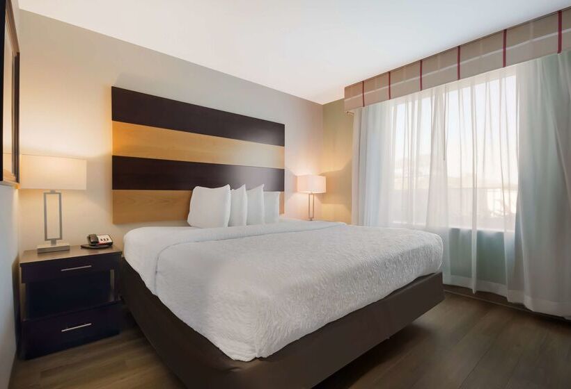 هتل Spark By Hilton Destin