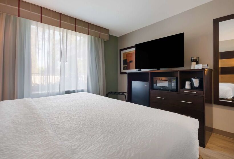 هتل Spark By Hilton Destin