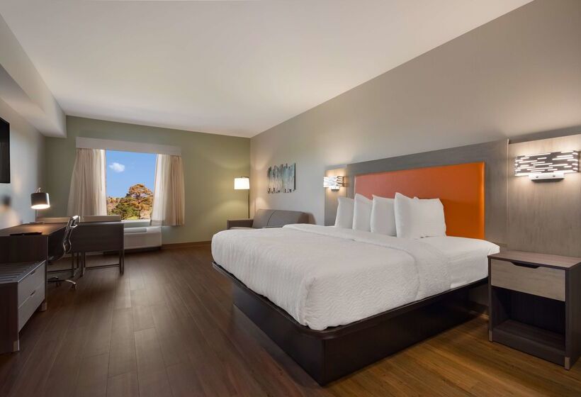 هتل Spark By Hilton Destin