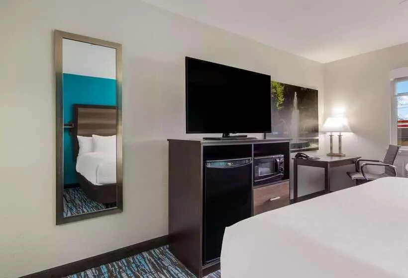 Hotel Clarion Pointe Harrodsburgdanville
