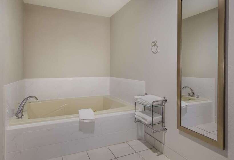 ホテル Clarion Pointe Harrodsburgdanville