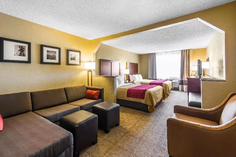 酒店 Comfort Inn & Suites Hays I70
