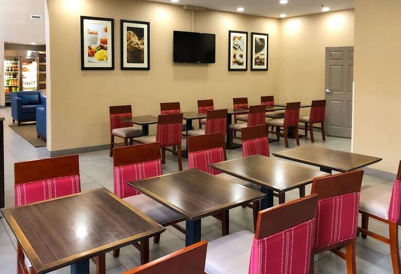 בית מלון כפרי Comfort Inn & Suites Nashville Franklin Cool Springs