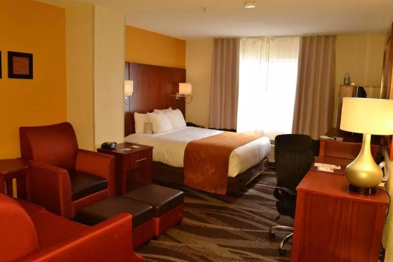 Отель Comfort Suites Longview North