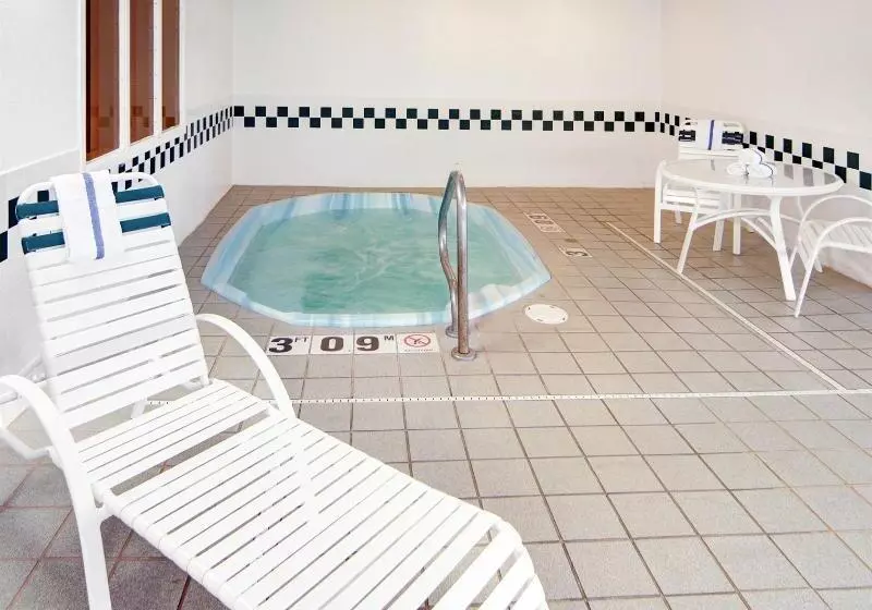 Отель Comfort Suites Longview North