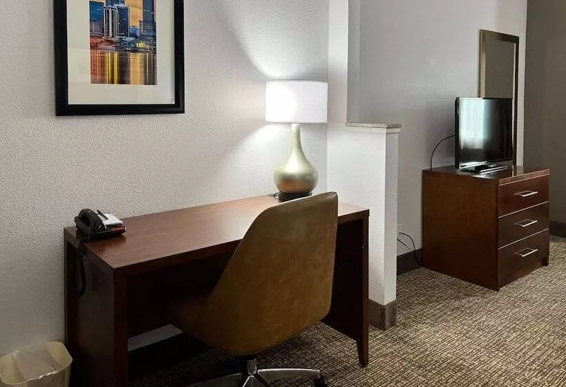 فندق Comfort Suites Louisville East