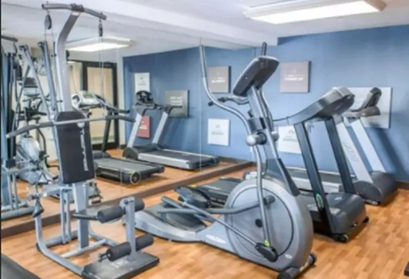 ホテル Comfort Suites Fort Wayne   Southwest