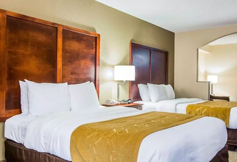 Отель Comfort Suites