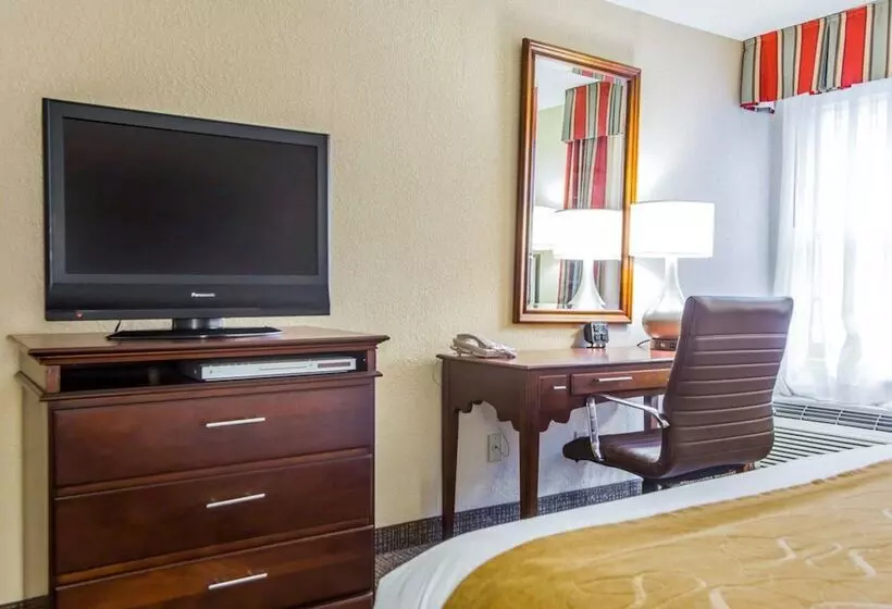 Отель Comfort Suites