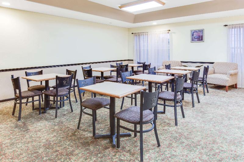 Отель Country Inn By Carlson