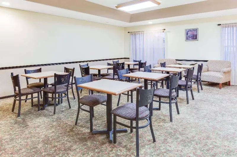 هتل Country Inn By Carlson