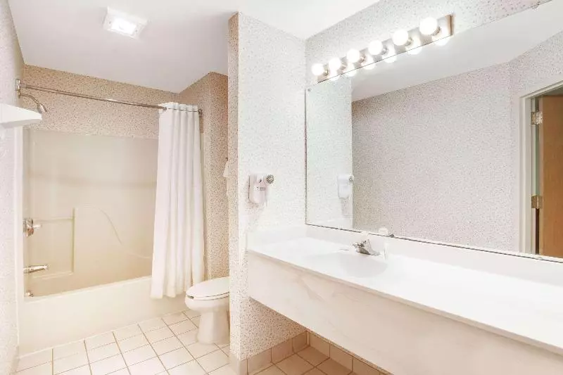 هتل Country Inn By Carlson