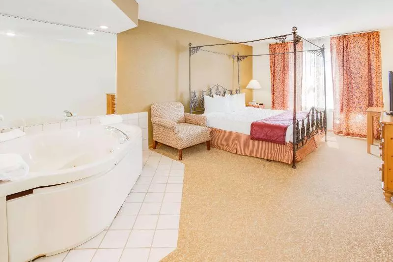 هتل Country Inn By Carlson