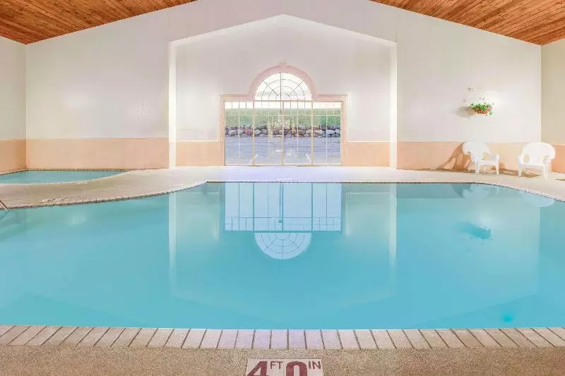 هتل Country Inn By Carlson