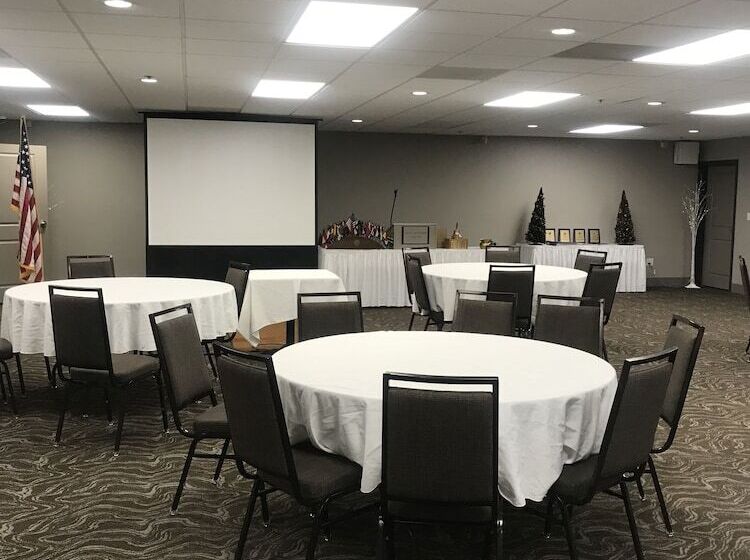 هتل Country Inn & Suites By Radisson, Fargo, Nd