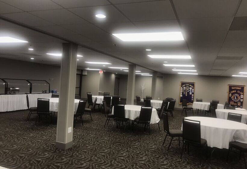 هتل Country Inn & Suites By Radisson, Fargo, Nd