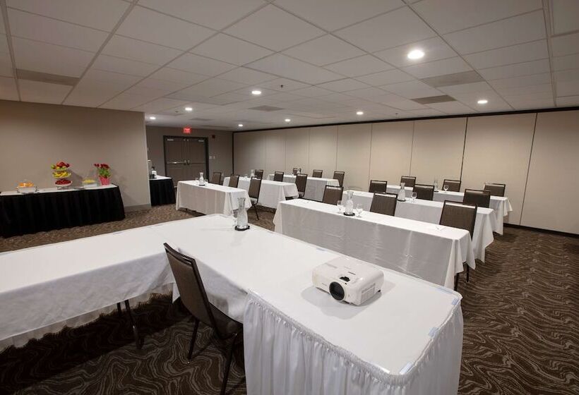 هتل Country Inn & Suites By Radisson, Fargo, Nd