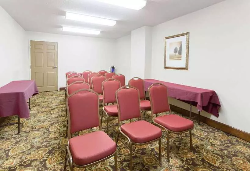 酒店 Days Inn & Suites By Wyndham Tucker/northlake