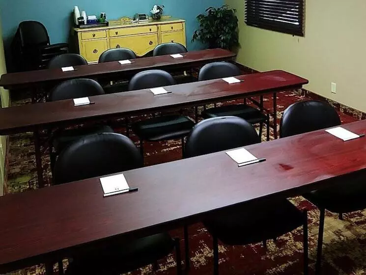 Grandstay Hotel & Suites