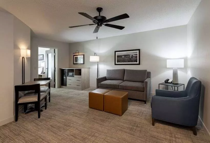 Grandstay Hotel & Suites