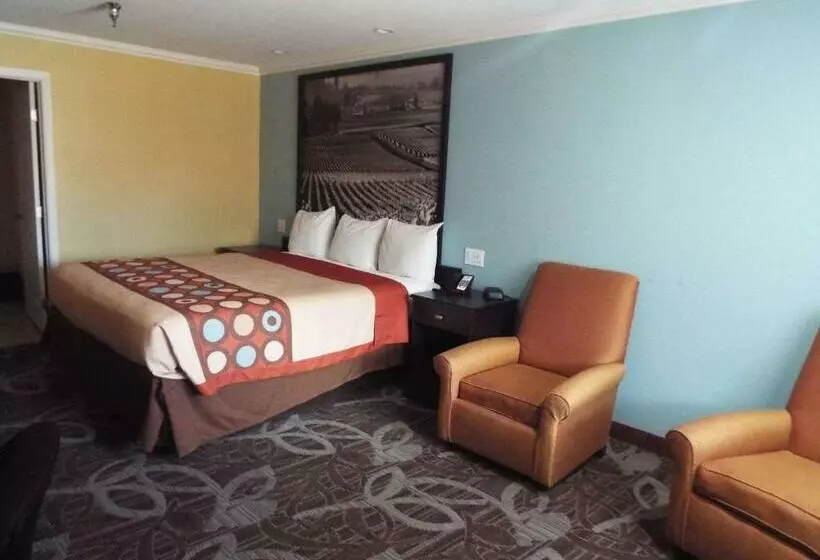 فندق Inn At King City