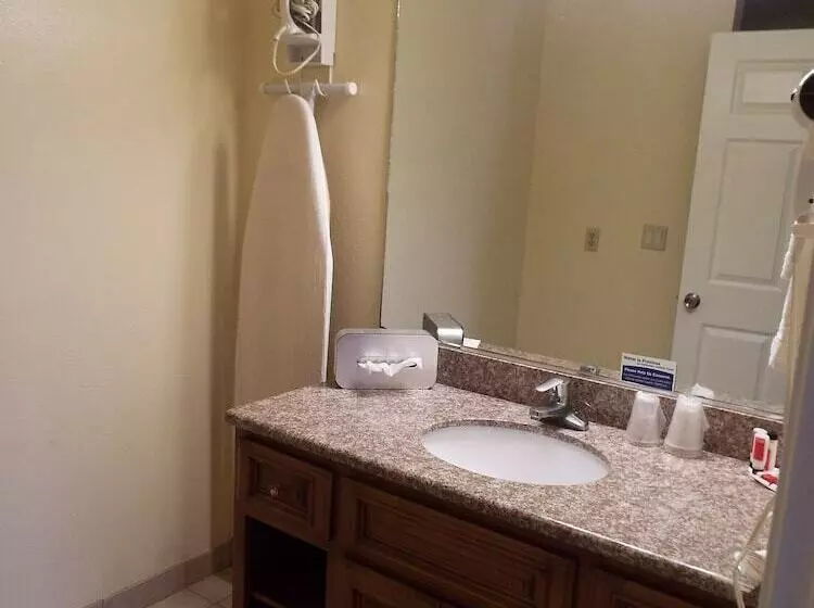 فندق Inn At King City