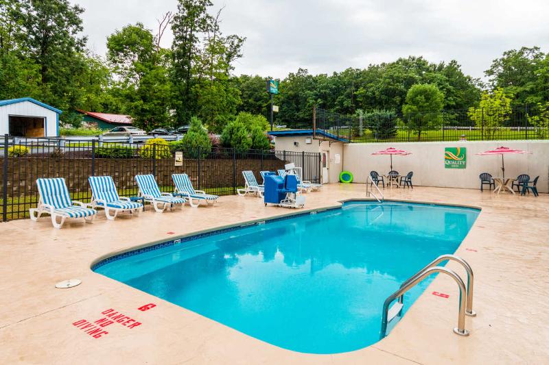 فندق Quaint Inn & Suites