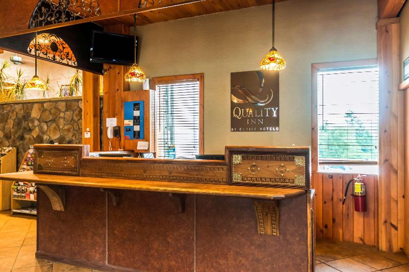 فندق Quaint Inn & Suites