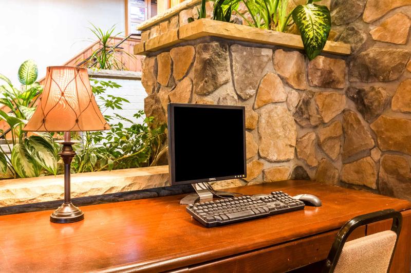 فندق Quaint Inn & Suites