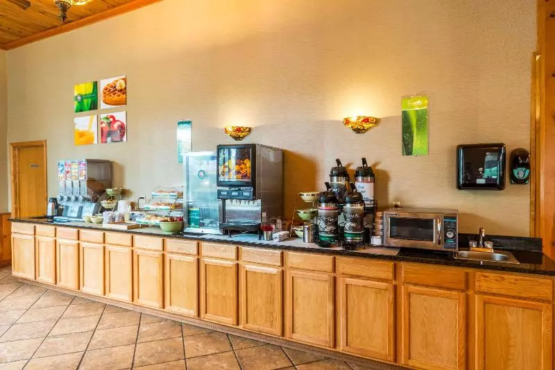 בית מלון כפרי Quaint Inn & Suites