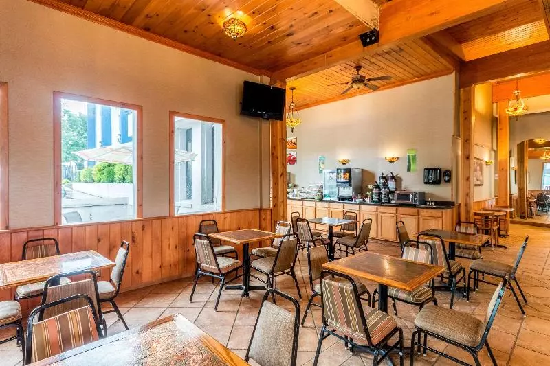 בית מלון כפרי Quaint Inn & Suites