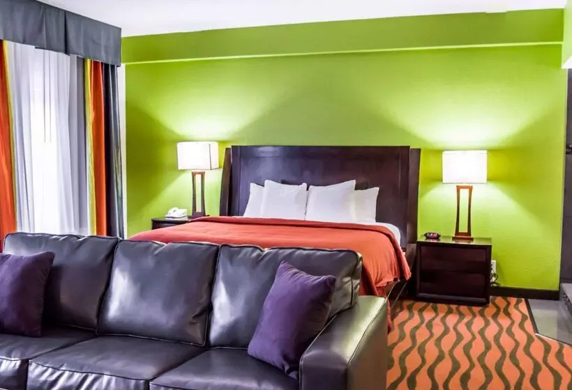 هتل Quality Suites Fort Myers Airport I 75