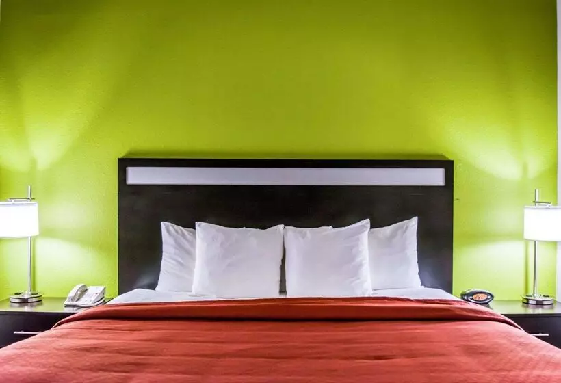 هتل Quality Suites Fort Myers Airport I 75