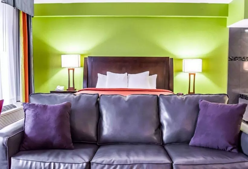 هتل Quality Suites Fort Myers Airport I 75