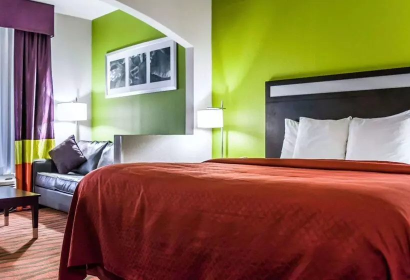 هتل Quality Suites Fort Myers Airport I 75