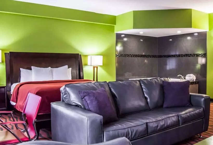 هتل Quality Suites Fort Myers Airport I 75