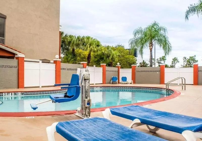 هتل Quality Suites Fort Myers Airport I 75